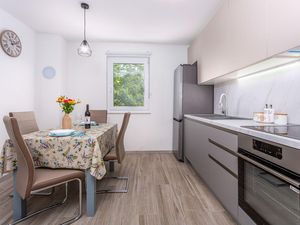 23699278-Ferienwohnung-3-Rijeka-300x225-5