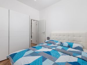 23675686-Ferienwohnung-4-Rijeka-300x225-5