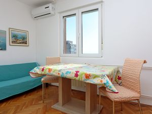 23932529-Ferienwohnung-2-Rijeka-300x225-5