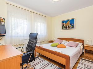 23739879-Ferienwohnung-6-Rijeka-300x225-3