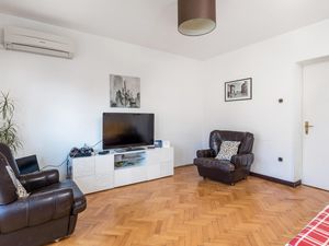 23741195-Ferienwohnung-5-Rijeka-300x225-1