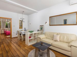 23761235-Ferienwohnung-4-Rijeka-300x225-2