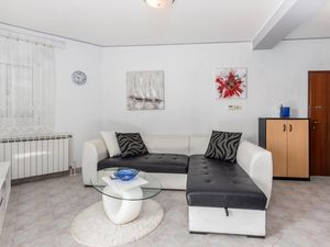 24002848-Ferienwohnung-4-Rijeka-300x225-3