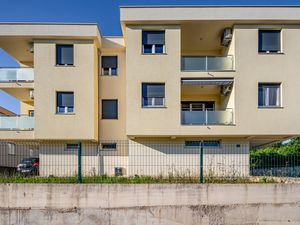 24005206-Ferienwohnung-2-Rijeka-300x225-1