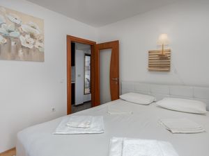 23766207-Ferienwohnung-4-Rijeka-300x225-3