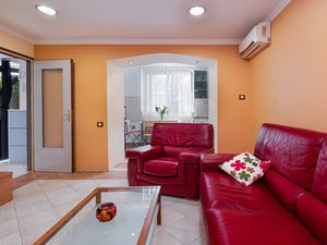 18511291-Ferienwohnung-5-Rijeka-300x225-3