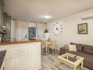 23919403-Ferienwohnung-4-Rijeka-300x225-2