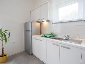 23941510-Ferienwohnung-4-Rijeka-300x225-3