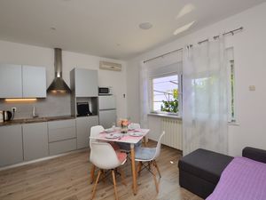 23944296-Ferienwohnung-4-Rijeka-300x225-4