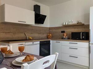 23739977-Ferienwohnung-4-Rijeka-300x225-3