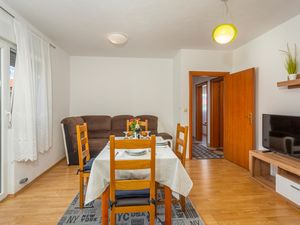 23744999-Ferienwohnung-4-Rijeka-300x225-3