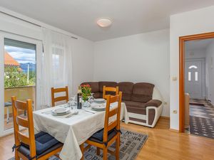 23744999-Ferienwohnung-4-Rijeka-300x225-4