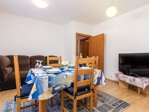 23744999-Ferienwohnung-4-Rijeka-300x225-5