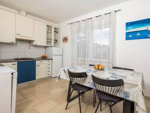 23763892-Ferienwohnung-4-Rijeka-300x225-4