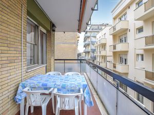 23762254-Ferienwohnung-4-Rimini-300x225-1