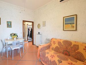 23762254-Ferienwohnung-4-Rimini-300x225-2