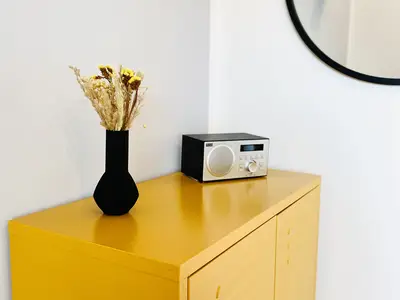 Schlafzimmer gelb - Radio