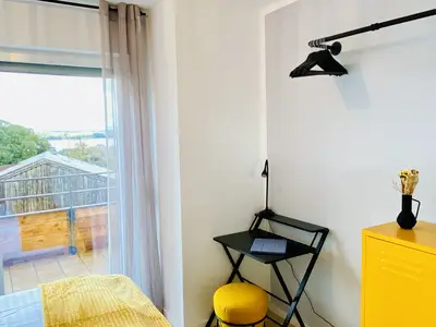 Schlafzimmer gelb - Arbeitsplatz