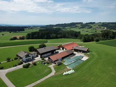 Beiglhof mit Blick zur Ratzinger Höhe