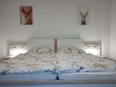 Schlafzimmer mit Doppelbett