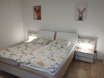 Schlafzimmer mit Doppelbett