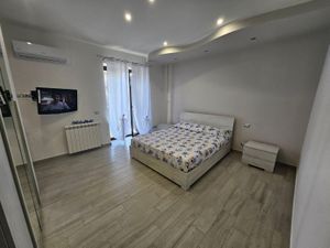 24020823-Ferienwohnung-2-Riposto-300x225-2