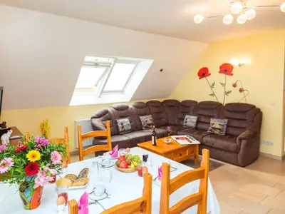 Obergeschoss-Wohnung, 65 m², 2 Schlafzimmer, 2-4 Personen, Kamin, Balkon, Badestrand 30 m