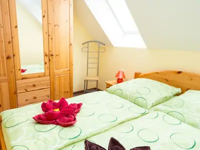 Schlafzimmer 1 mit Doppelbett 2,00,x 1,60
