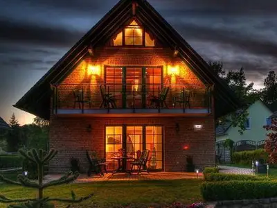 Strandhaus Müritzblick 35 mit 3 Ferienwohnungen direkt am Ufer der Müritz bis zu Badestrand sind es nur 100 m.