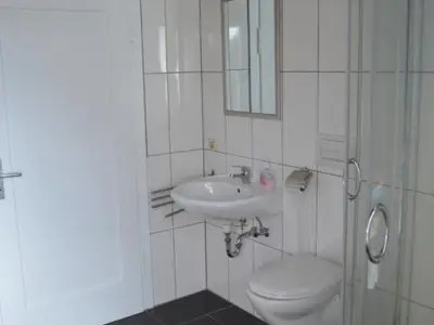 Badezimmer mit Dusche