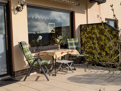 Südliche Terrasse zum Garten