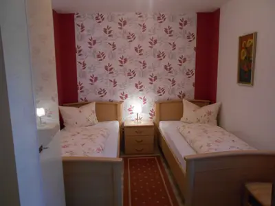 Schlafzimmer für 2 Personen mit Kleiderschrank