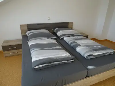 Schlafzimmer 1