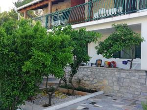 23946783-Ferienwohnung-4-Rogač-300x225-3