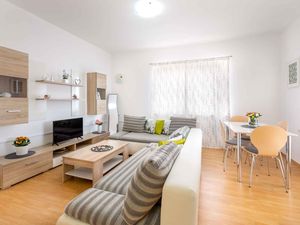 23779588-Ferienwohnung-4-Rogoznica-300x225-3