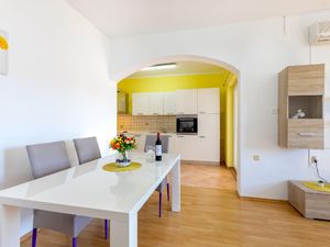 23330747-Ferienwohnung-4-Rogoznica-300x225-3