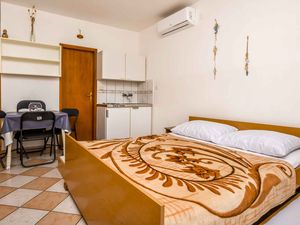 23958173-Ferienwohnung-2-Rogoznica-300x225-3