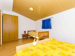 23958338-Ferienwohnung-5-Rogoznica-300x225-5