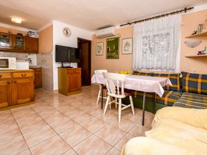 23959257-Ferienwohnung-4-Rogoznica-300x225-5