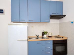 23942050-Ferienwohnung-4-Rogoznica-300x225-4