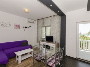 23943191-Ferienwohnung-4-Rogoznica-300x225-5