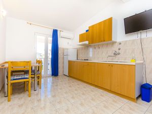 23939057-Ferienwohnung-4-Rogoznica-300x225-3