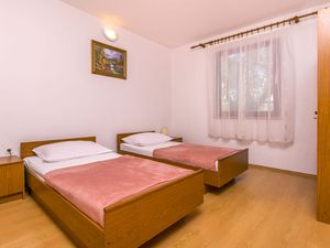 23940107-Ferienwohnung-4-Rogoznica-300x225-4