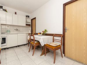 23940289-Ferienwohnung-4-Rogoznica-300x225-4