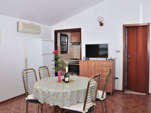 23945988-Ferienwohnung-4-Rogoznica-300x225-2