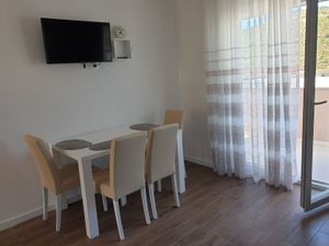 23946355-Ferienwohnung-4-Rogoznica-300x225-5