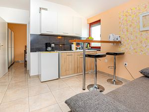 23747171-Ferienwohnung-3-Rogoznica-300x225-5