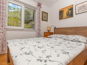 23753176-Ferienwohnung-4-Rogoznica-300x225-5