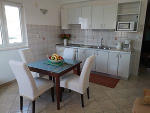 18323284-Ferienwohnung-4-Rogoznica-300x225-2