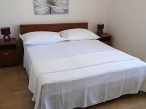 18321589-Ferienwohnung-4-Rogoznica-300x225-5